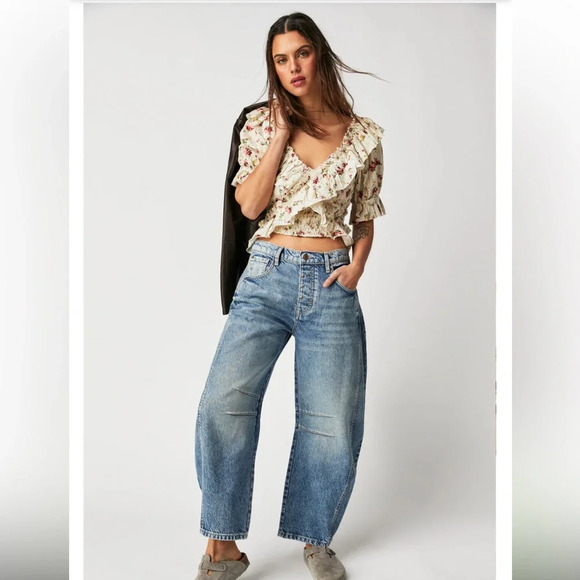 Free People Favorite Girl Floral Ruffle Top Blouse Size M Boho Cottage Prairie - Picture 2 of 7